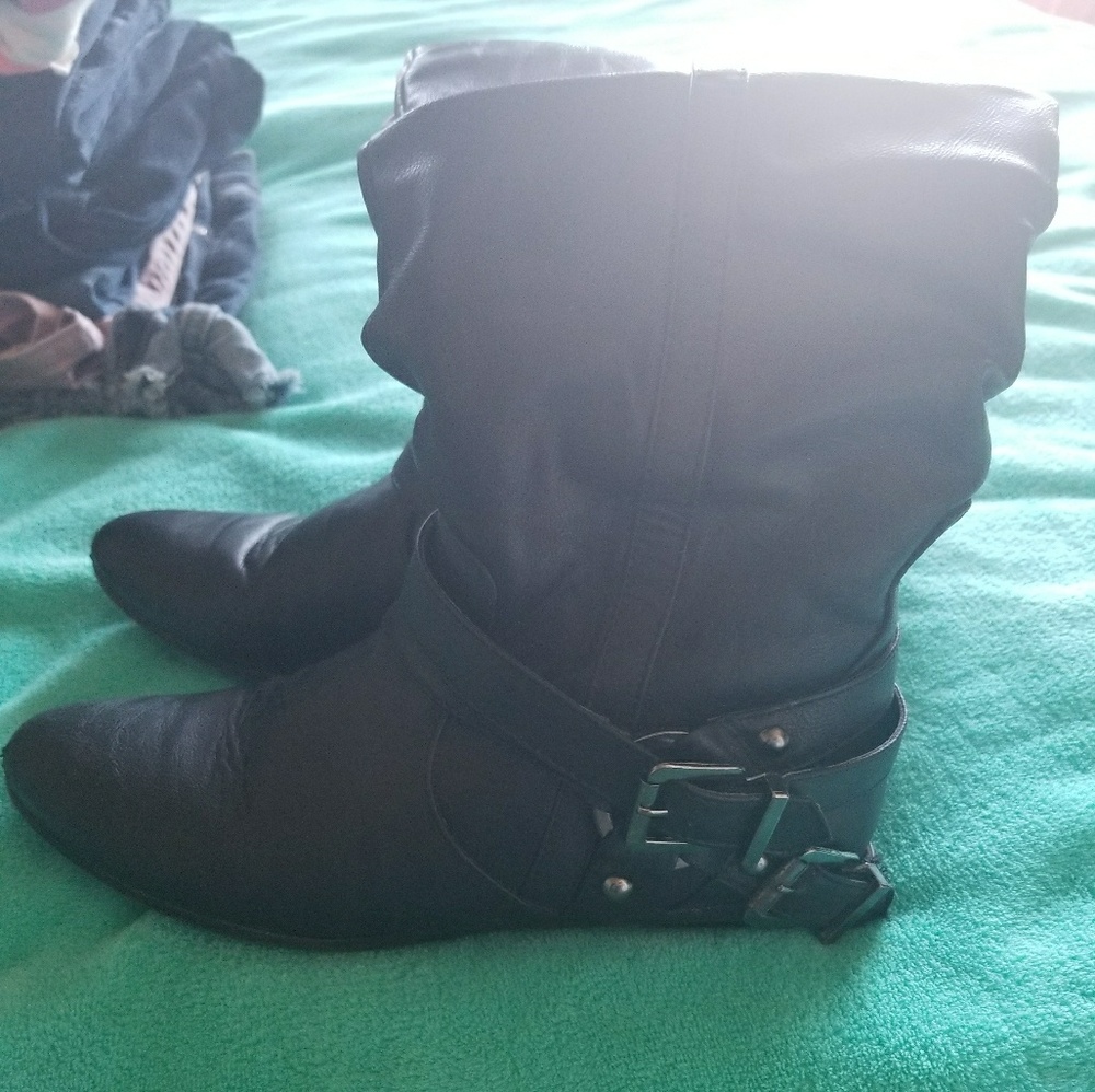 Black boots - Picture 1 of 4